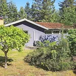 6 Person In Hojslev-by Traum