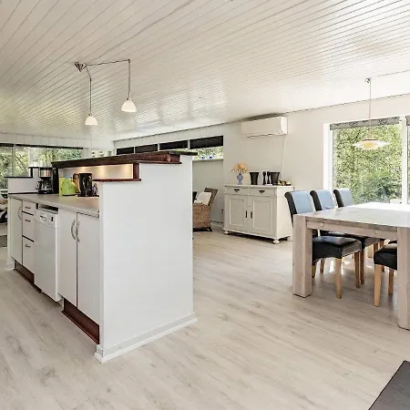 6 Person In Hojslev-by Traum