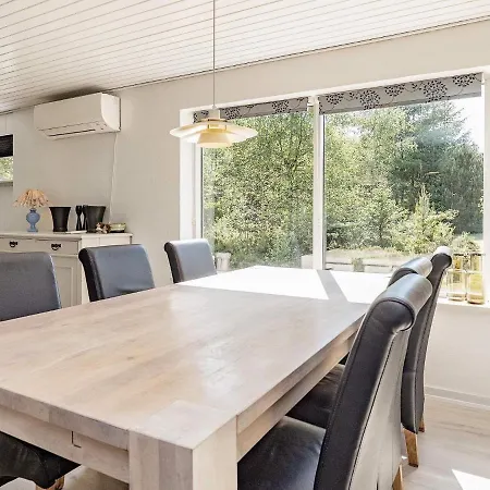 6 Person In Hojslev-by Traum