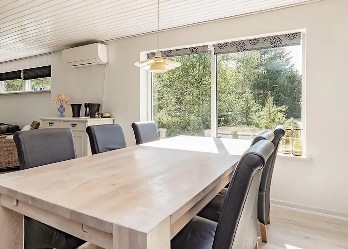 6 Person In Hojslev-by Traum